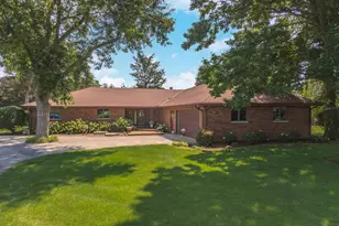 300 S Westview Dr, Pontiac, IL 61764 - Photo 1