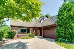 221 Alexandria Dr, Vernon Hills, IL 60061 - Photo 1