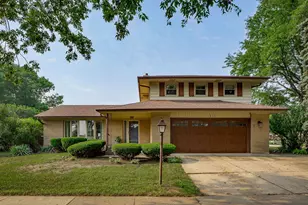 1813 E Maya Ln, Mount Prospect, IL 60056 - Photo 1