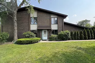 1097 Deerfield Pl, Highland Park, IL 60035 - Photo 1