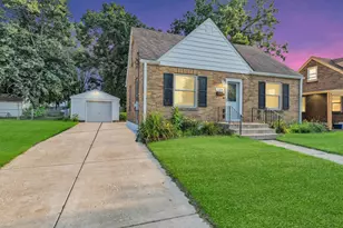 528 Sycamore St, Sycamore, IL 60178 - Photo 1