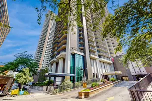 6007 N Sheridan Rd, Chicago, IL 60660 - Photo 1