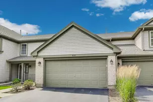 825 Blue Spruce Ct, Lindenhurst, IL 60046 - Photo 1