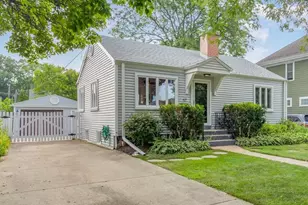 17 N Pine St, Mount Prospect, IL 60056 - Photo 1