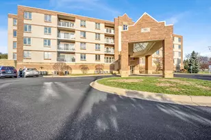 201 W Brush Hill Rd, Elmhurst, IL 60126 - Photo 1