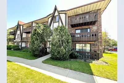 15 Crestview Lane #4, Vernon Hills, IL 60061 - Photo 1