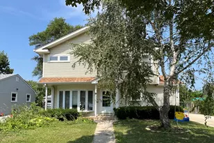 135 N Warrington Rd, Des Plaines, IL 60016 - Photo 1