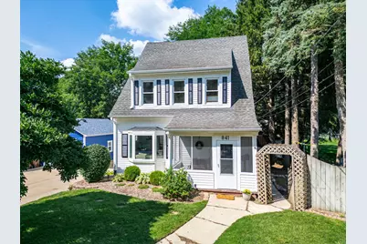 841 N Madison Street, Woodstock, IL 60098 - Photo 1