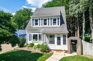 841 N Madison St, Woodstock, IL 60098 - Photo 1