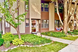 610 N Hough St, Barrington, IL 60010 - Photo 1