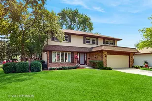 315 Ashwood Dr, Schaumburg, IL 60193 - Photo 1