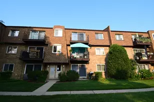 9467 Bay Colony Dr, Des Plaines, IL 60016 - Photo 1