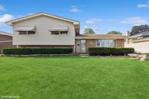 1711 W Woodland Ave, Addison, IL 60101 - Photo 1