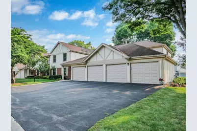 733 Elmwood Lane #C2, Wheeling, IL 60090 - Photo 1
