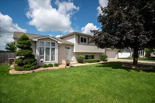 2533 Waterford Dr, Crest Hill, IL 60403 - Photo 1