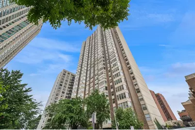 525 W Hawthorne Place #502, Chicago, IL 60657 - Photo 1