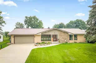 512 W McDamyn Circle, Winnebago, IL 61088 - Photo 1