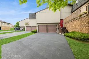 36 Portwine Dr, Roselle, IL 60172 - Photo 1