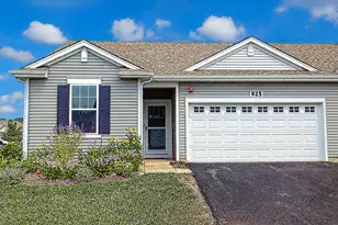 925 Darwin St, North Aurora, IL 60542 - Photo 1