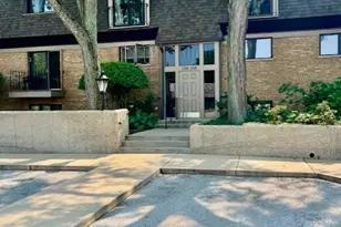 246 Kenston Ct, Geneva, IL 60134 - Photo 1