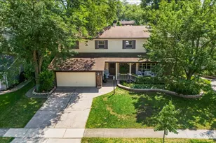 159 University Dr, Buffalo Grove, IL 60089 - Photo 1