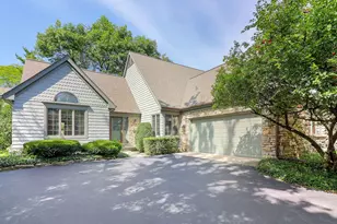 1048 Woodbine Ln, Darien, IL 60561 - Photo 1