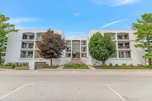 500 Lakeview Ave, Highwood, IL 60040 - Photo 1