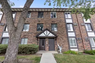 15 Timber Ln, Vernon Hills, IL 60061 - Photo 1