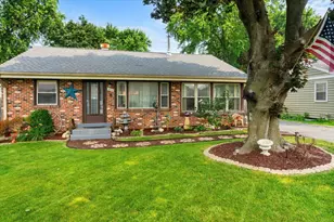 1610 Pleasant Ave, McHenry, IL 60050 - Photo 1