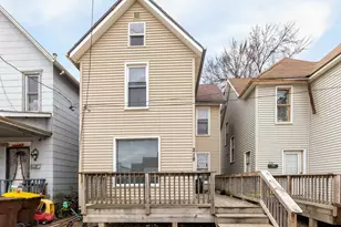 218 S Walnut Ave, Freeport, IL 61032 - Photo 1