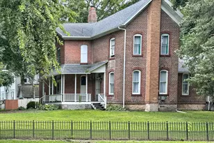 705 S 4th St, Watseka, IL 60970 - Photo 1