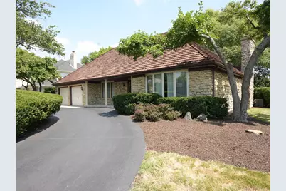 2S631 Avenue Latours, Oak Brook, IL 60523 - Photo 1