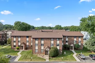 423 Berkshire Dr, Crystal Lake, IL 60014 - Photo 1