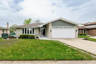 612 Thornwood Dr, South Holland, IL 60473 - Photo 1