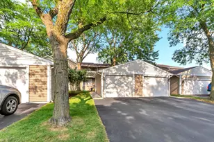 1029 Chatham Ct, Vernon Hills, IL 60061 - Photo 1