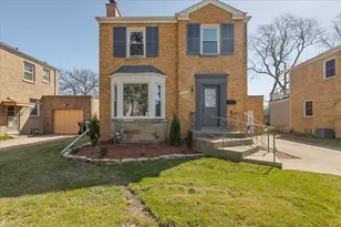 7241 N Kilpatrick Ave, Lincolnwood, IL 60712 - Photo 1