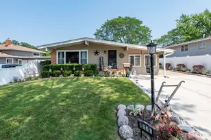 919 Charles Ave, Winthrop Harbor, IL 60096 - Photo 1