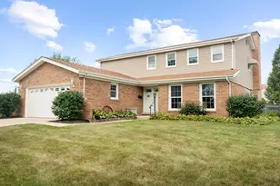 1006 E Cooper Dr, Palatine, IL 60074 - Photo 1