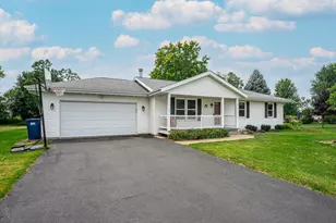 5623 Daniel Dr, South Beloit, IL 61080 - Photo 1