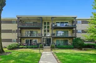 915 8th Ave, La Grange, IL 60525 - Photo 1