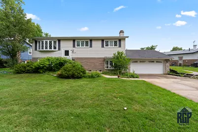 9013 W 91st Place, Hickory Hills, IL 60457 - Photo 1