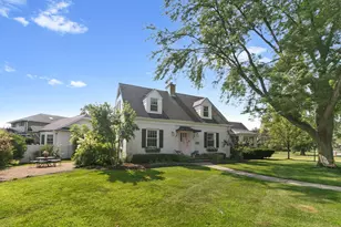 181 S Delaplaine Rd, Riverside, IL 60546 - Photo 1