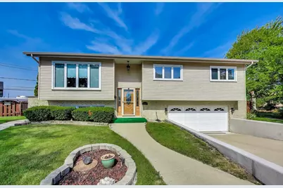 9330 N Callero Drive, Niles, IL 60714 - Photo 1