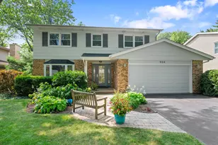 934 Wayne Ave, Deerfield, IL 60015 - Photo 1