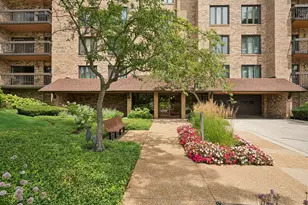 1721 W Mission Hills Rd, Northbrook, IL 60062 - Photo 1