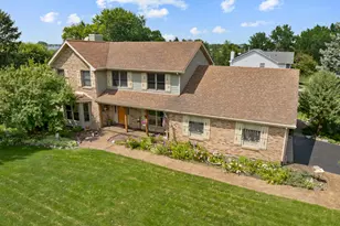 404 Arrowhead Dr, Gilberts, IL 60136 - Photo 1