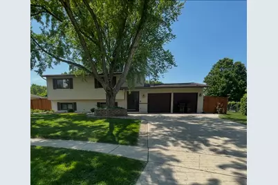 969 Camelot Place, Crystal Lake, IL 60014 - Photo 1