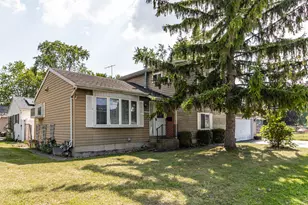 1404 N Pleasant Dr, Round Lake Beach, IL 60073 - Photo 1