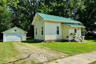 812 Eddy St, Sandwich, IL 60548 - Photo 1