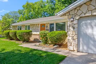 808 S Cedarcrest Dr, Schaumburg, IL 60193 - Photo 1